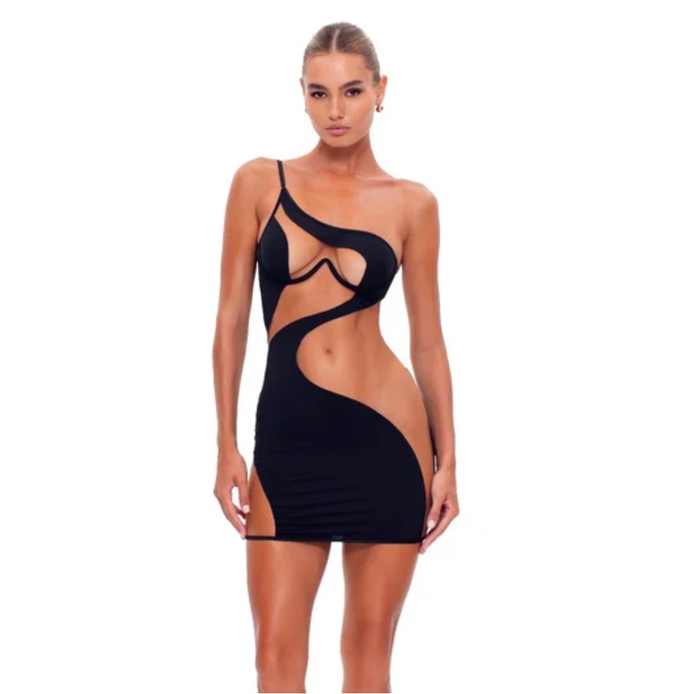 Black mini dress, God save queens